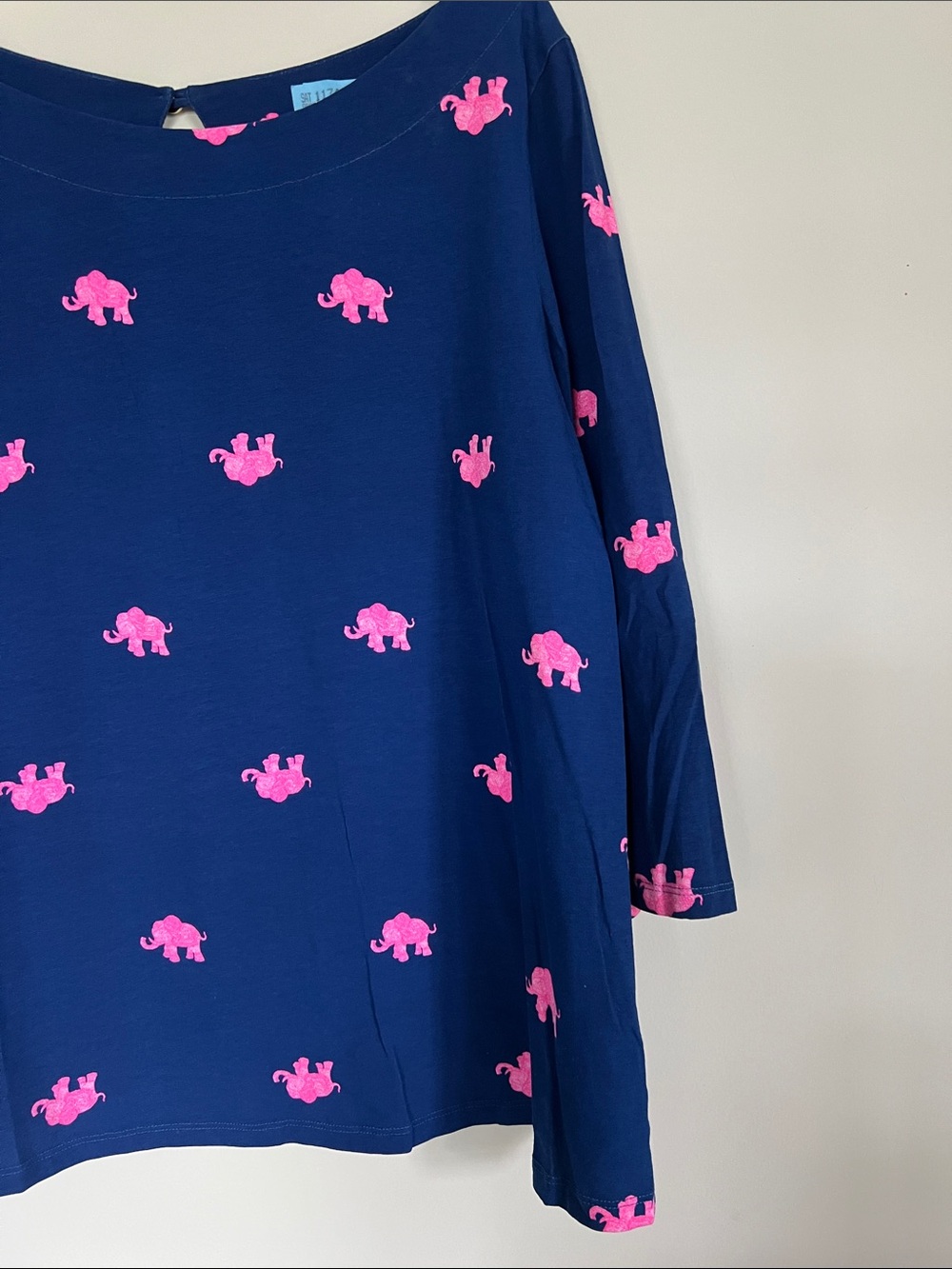 Lilly Pulitzer Navy Top shirt with Pink Elephant Motif XL like new 3/4 sleeve - Picture 3 of 6